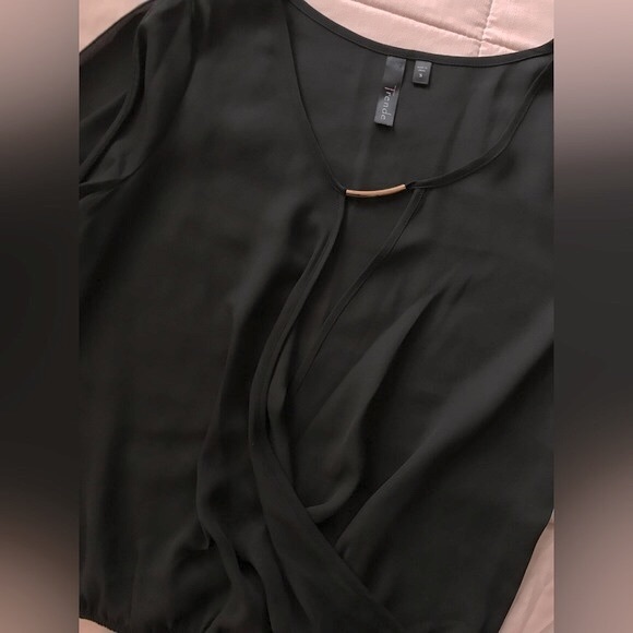 NWOT Trende Black Open Sleeve with Gold Chest Detail Classy Blouse - S - Picture 3 of 8